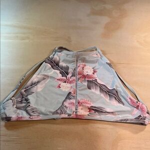 Rhythm Floral Bikini Top with Pink and Gray Hues Sz M